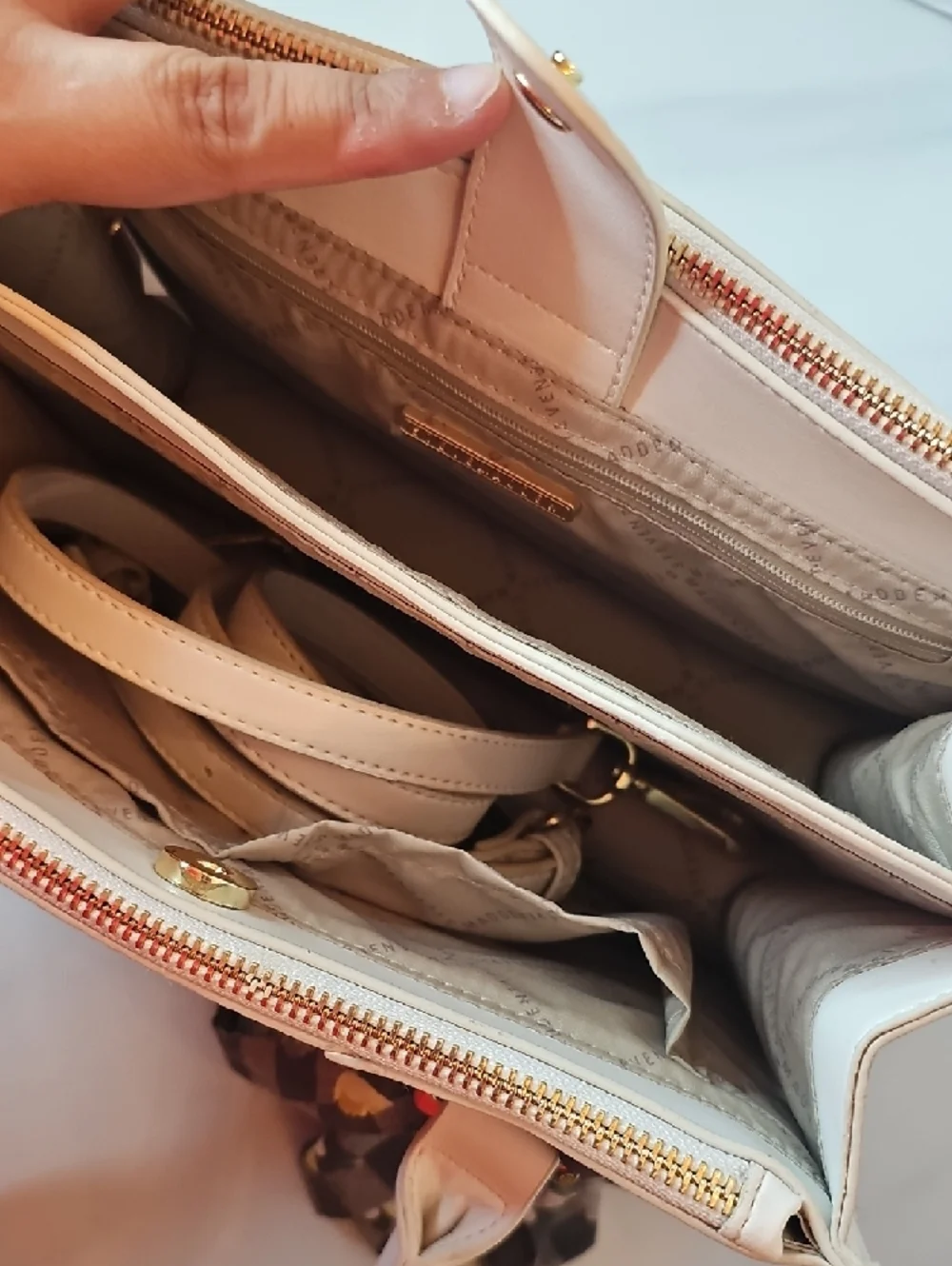 Steve Madden Cream Satchel with Gold Logo and Floral Scarf Accent - Picture 6 of 8